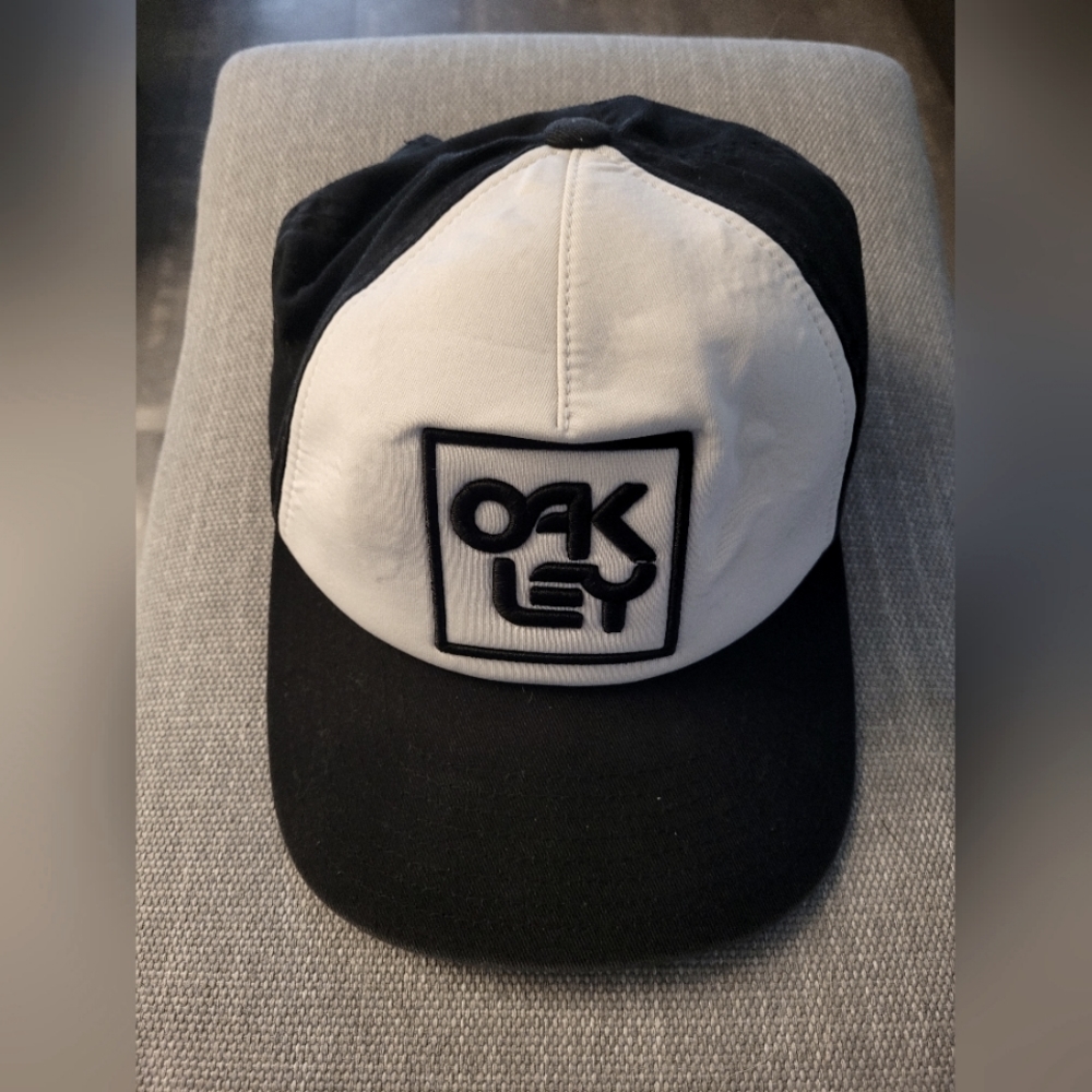 Oakley Cap (Women's)